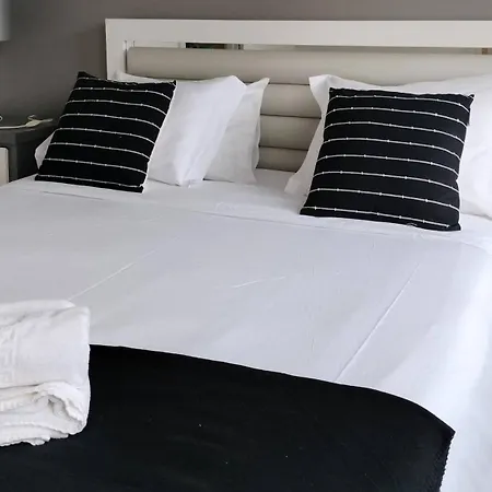 Sunday Lovers - Fb - 96 Apartment