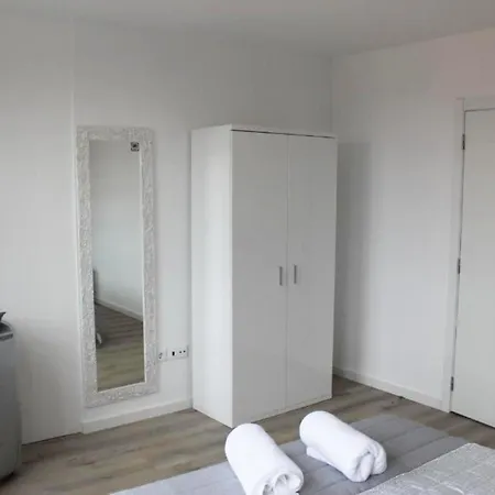 Sunday Lovers - Fb - 96 アパート